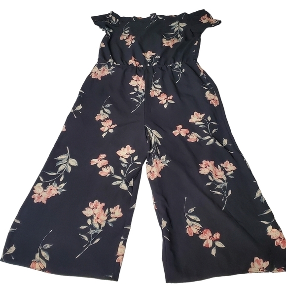 MICHEL Studio Black and Pink Floral Culotte Jumpsuit with Wide-Leg Design - Picture 3 of 8